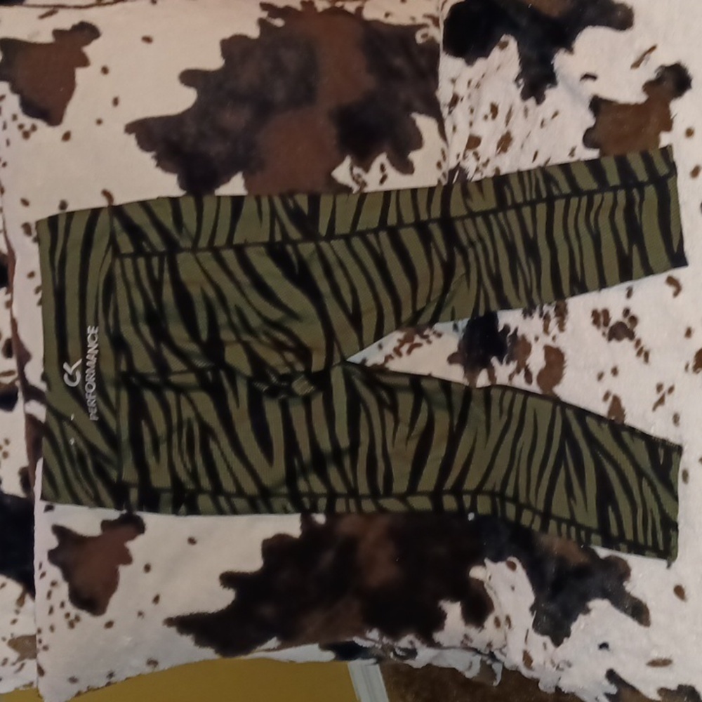 CALVIN KLEN PERFORMANCE WORKOUT PANTS, GREEN AND BLACK, SIZE MEDIUM. - Picture 3 of 4